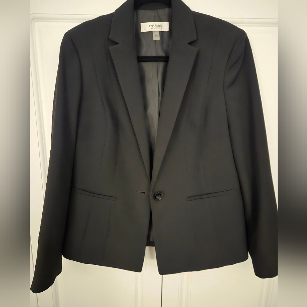 Jones Studio Black Single-Button Notch Lapel Blazer